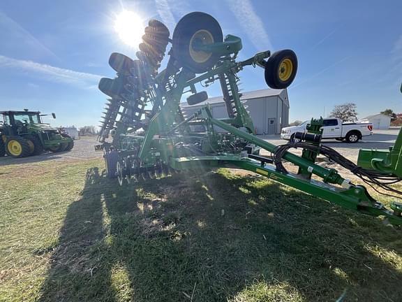 Image of John Deere 2660VT equipment image 3