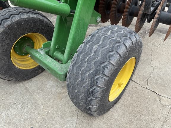 Image of John Deere 2660VT equipment image 4