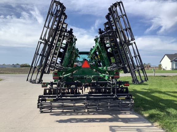 Image of John Deere 2660VT equipment image 4