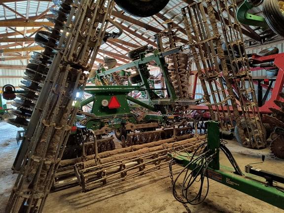 Image of John Deere 2660VT equipment image 1