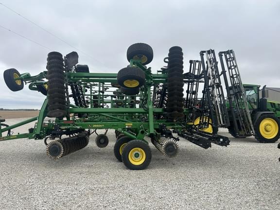 Image of John Deere 2660VT equipment image 4