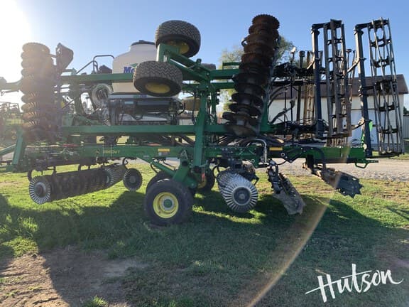 Image of John Deere 2660VT equipment image 4