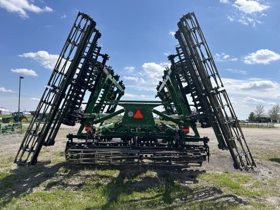 Image of John Deere 2660VT equipment image 4
