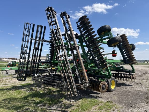 Image of John Deere 2660VT equipment image 3