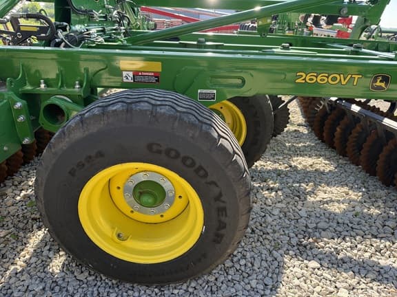 Image of John Deere 2660VT equipment image 2