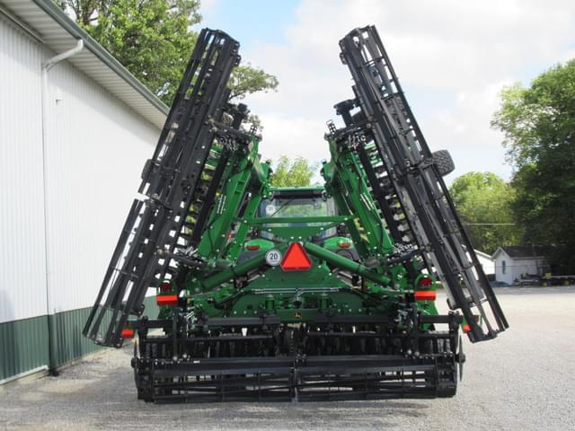 Image of John Deere 2660VT equipment image 4