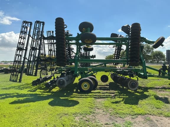 Image of John Deere 2660VT equipment image 1