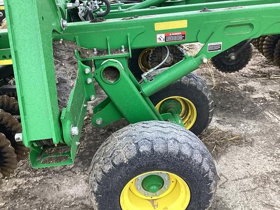 Image of John Deere 2660VT equipment image 2