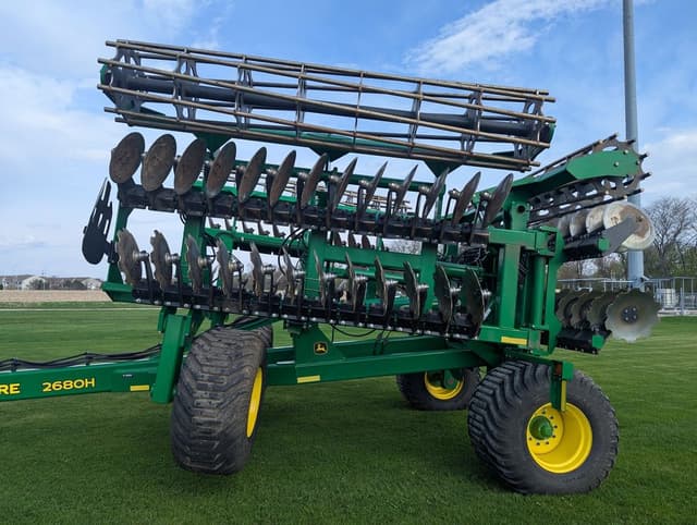 Image of John Deere 2680H equipment image 1