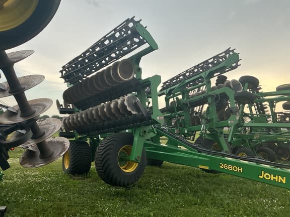 Image of John Deere 2680H equipment image 1
