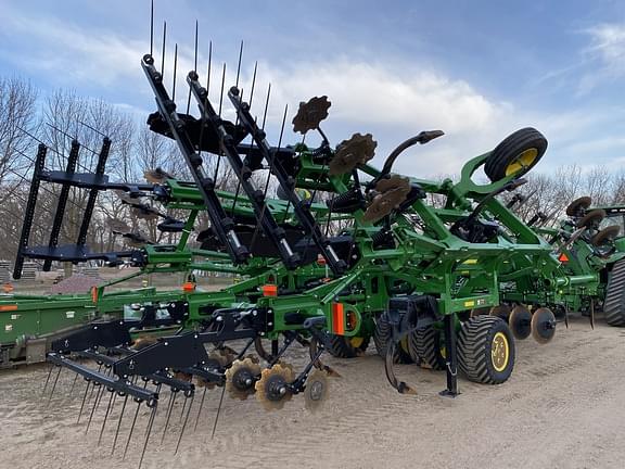 Image of John Deere 2730 equipment image 2