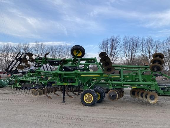 Image of John Deere 2730 Primary image