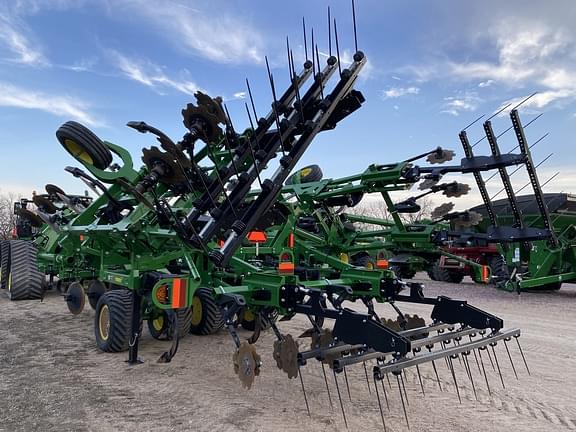 Image of John Deere 2730 equipment image 4