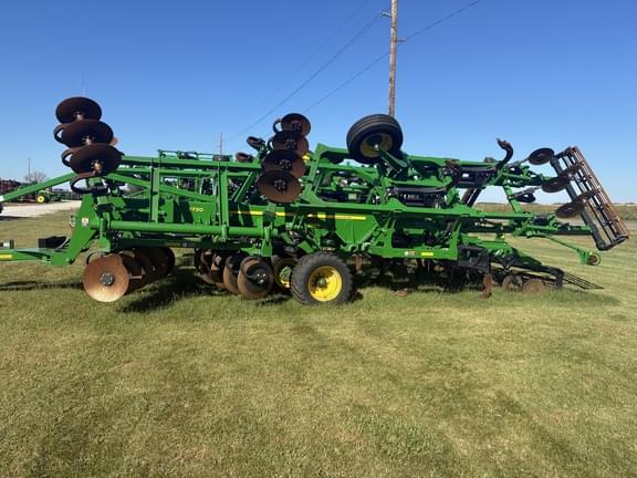 Image of John Deere 2730 equipment image 1
