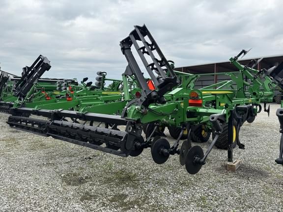 Image of John Deere 2730 equipment image 4
