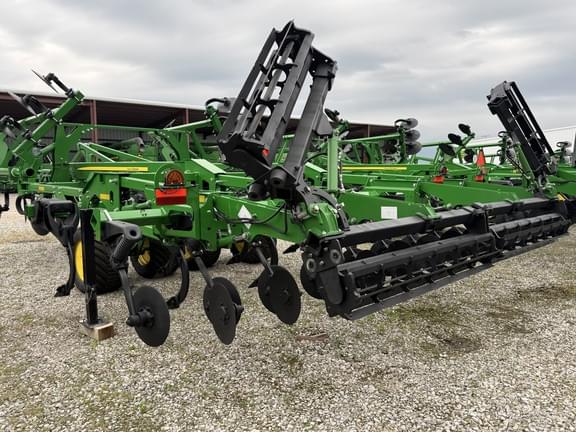 Image of John Deere 2730 equipment image 3