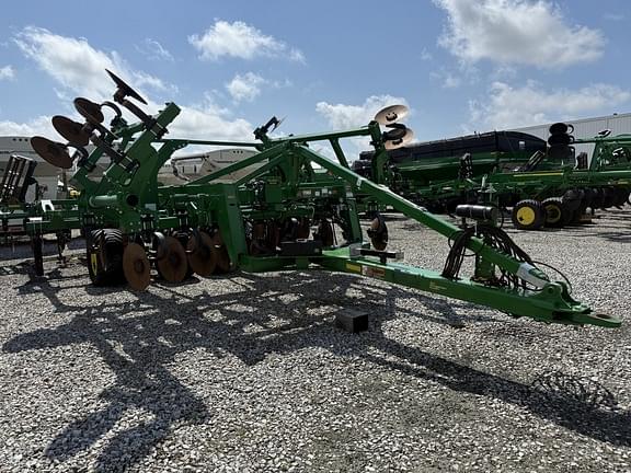 Image of John Deere 2730 equipment image 1