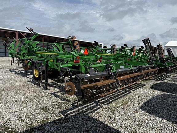 Image of John Deere 2730 equipment image 3