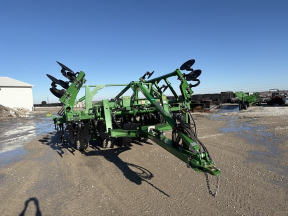 Image of John Deere 2730 equipment image 1