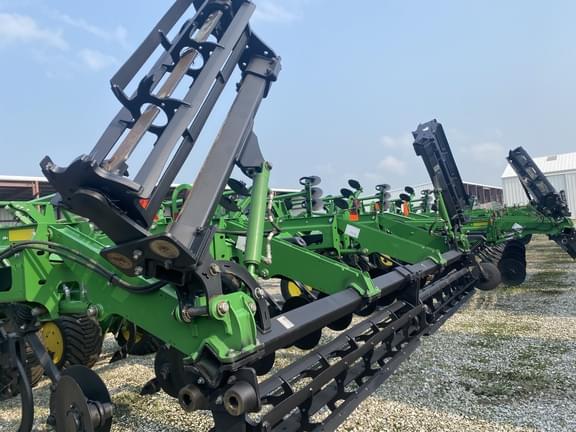 Image of John Deere 2730 equipment image 4