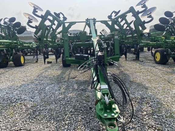 Image of John Deere 2730 equipment image 1