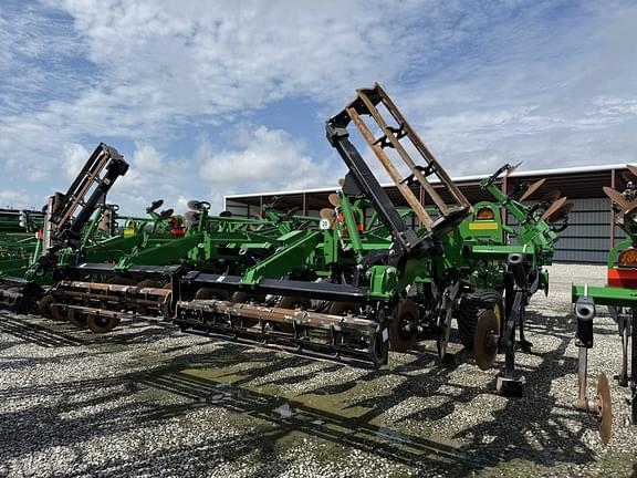 Image of John Deere 2730 equipment image 3