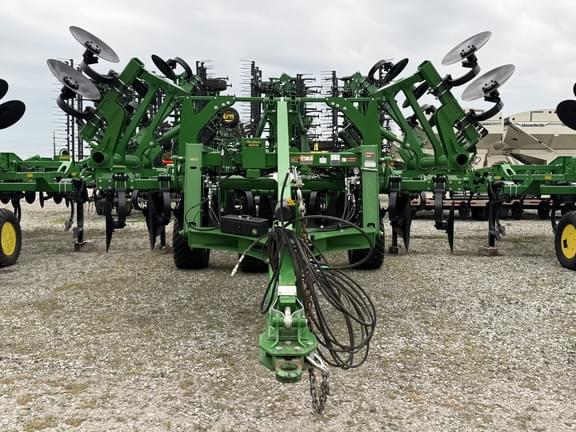 Image of John Deere 2730 equipment image 1