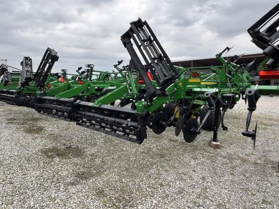 Image of John Deere 2730 equipment image 4