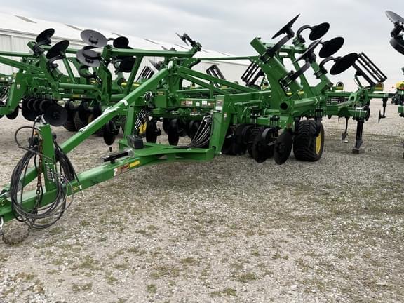 Image of John Deere 2730 equipment image 2