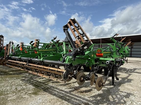 Image of John Deere 2730 equipment image 2