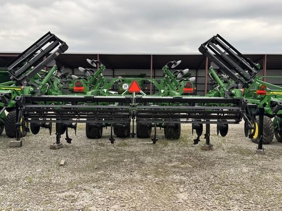 Image of John Deere 2730 equipment image 3