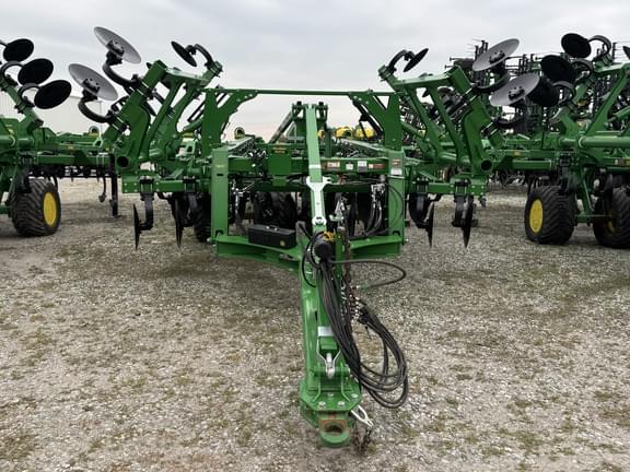 Image of John Deere 2730 equipment image 1