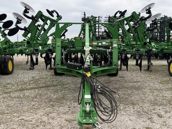 Image of John Deere 2730 equipment image 1