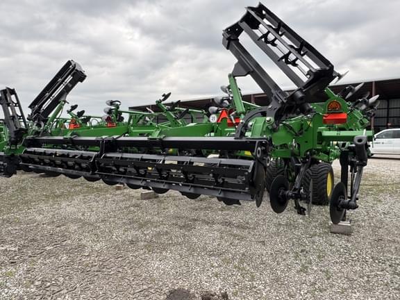 Image of John Deere 2730 equipment image 3