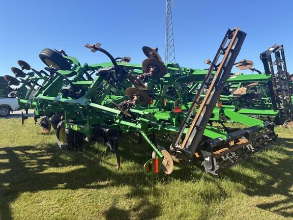 Image of John Deere 2730 equipment image 1