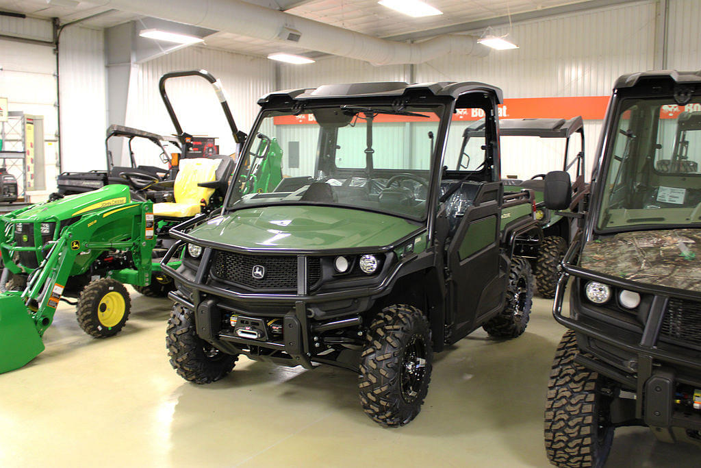 Image of John Deere XUV 835M Primary image