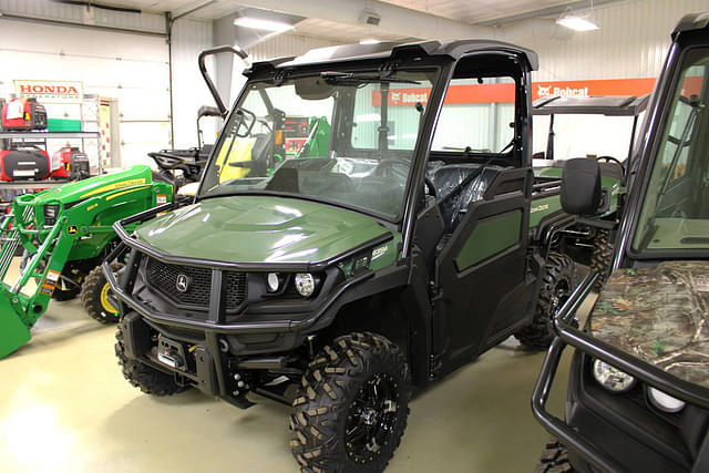 Image of John Deere XUV 835M equipment image 1