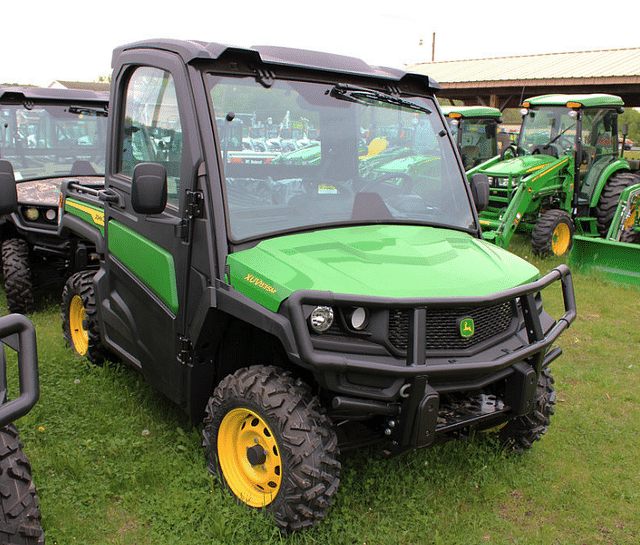 Image of John Deere XUV 835M equipment image 1