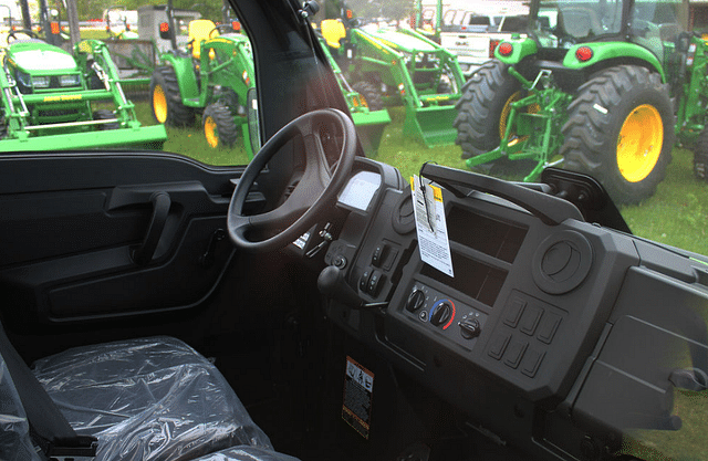 Image of John Deere XUV 835M equipment image 3