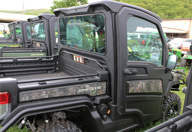 Image of John Deere XUV 835M equipment image 3