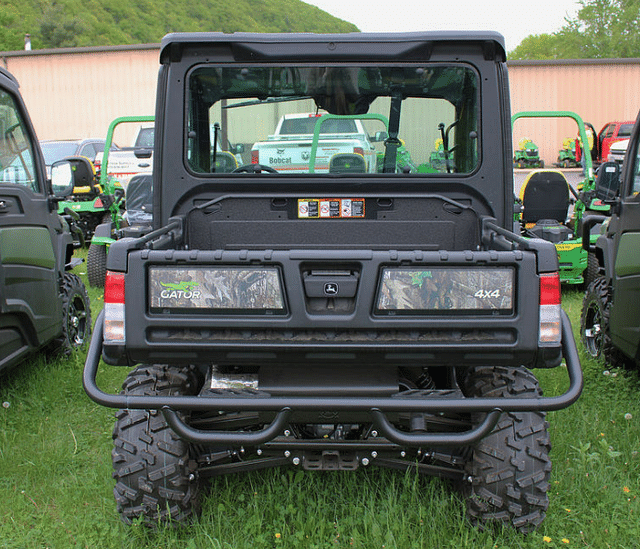 Image of John Deere XUV 835M equipment image 4