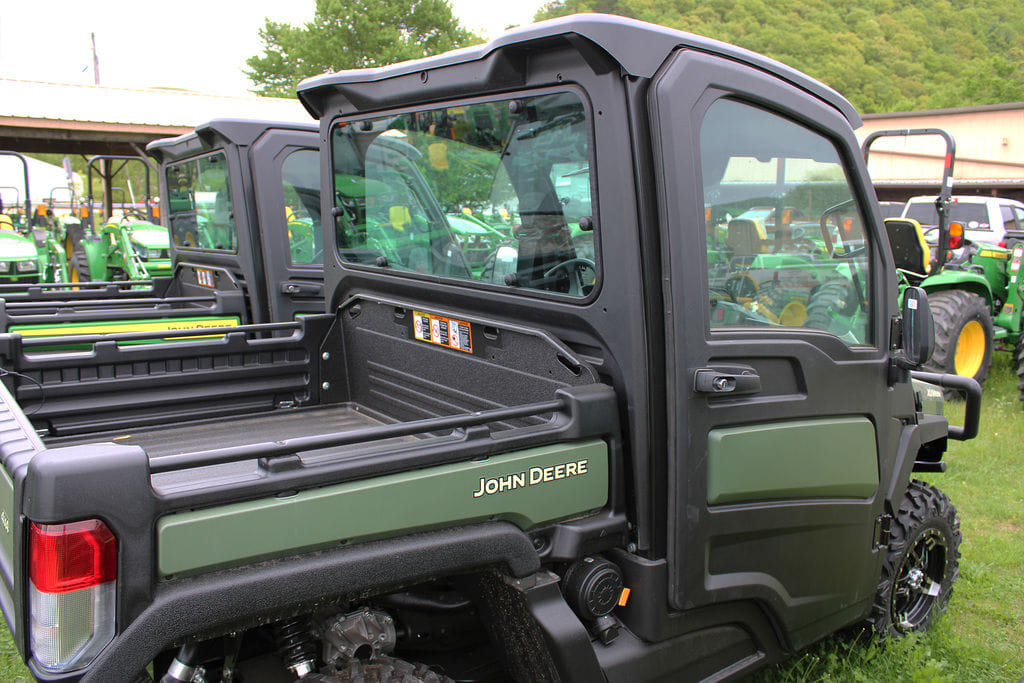 2024 John Deere XUV 835M Equipment Image0