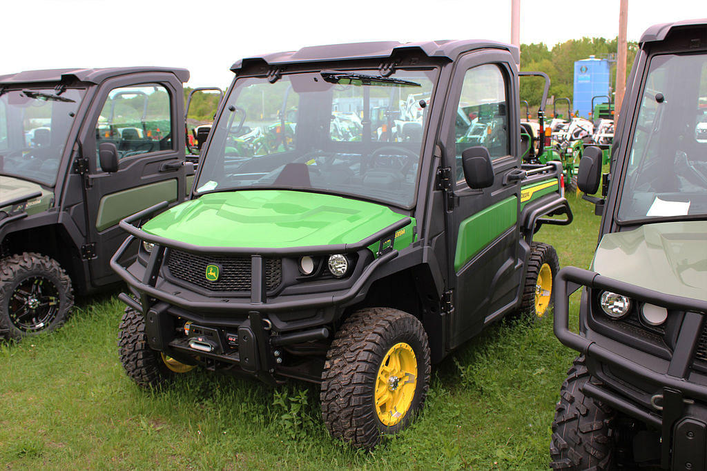 Image of John Deere XUV 835M Primary image