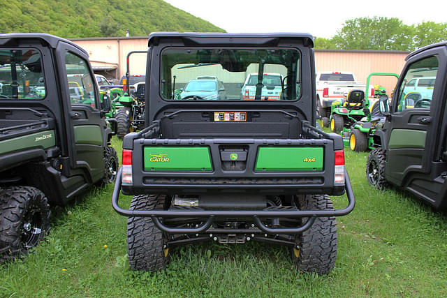 Image of John Deere XUV 835M equipment image 3