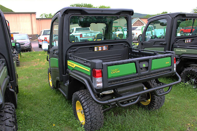 Image of John Deere XUV 835M equipment image 4