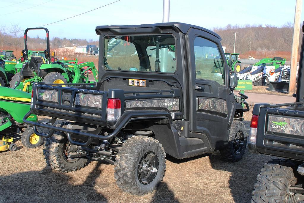 Image of John Deere XUV 835R Primary image