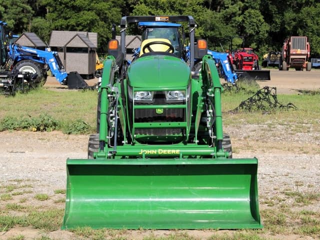 Image of John Deere 3033R equipment image 1