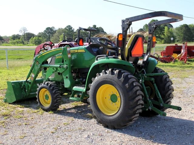Image of John Deere 3033R equipment image 3