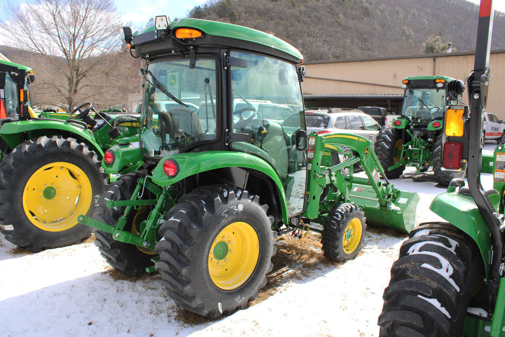 Main image John Deere 3039R