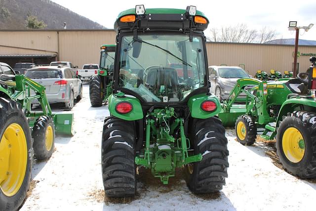 Image of John Deere 3039R equipment image 1